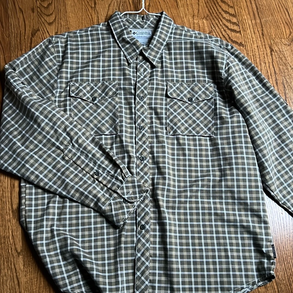 Columbia plaid Titanium button down shirt  XL